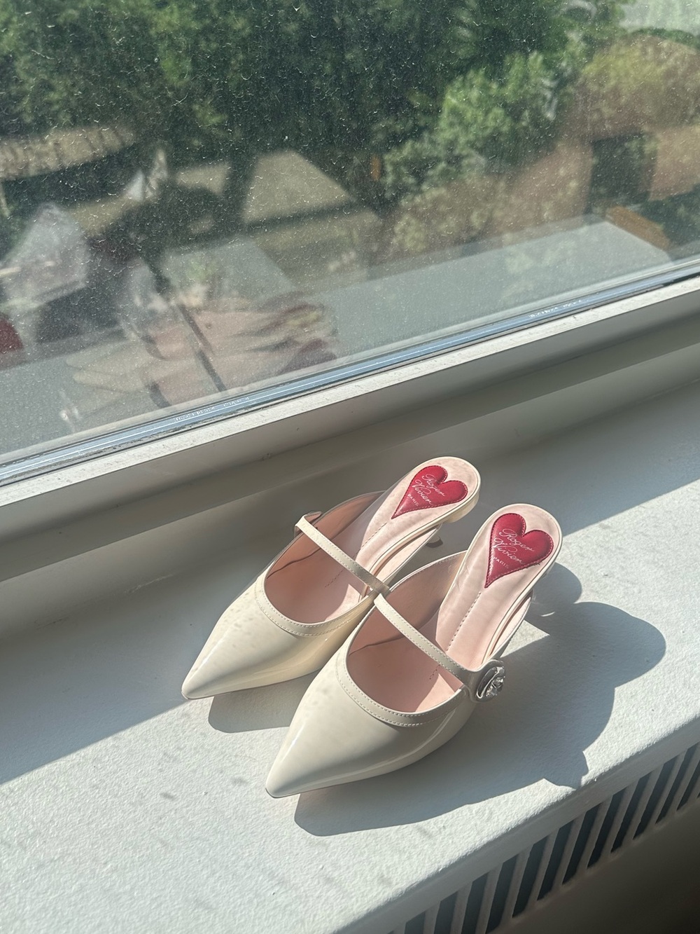 BNWT Roger Vivier kitten heel mules